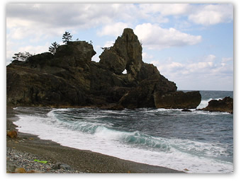 能登半島・曽々木窓岩