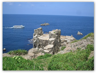 東尋坊三段岩