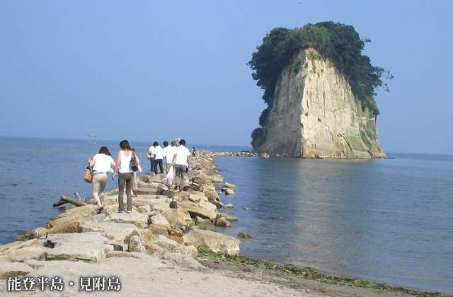 能登半島・曽々木窓岩